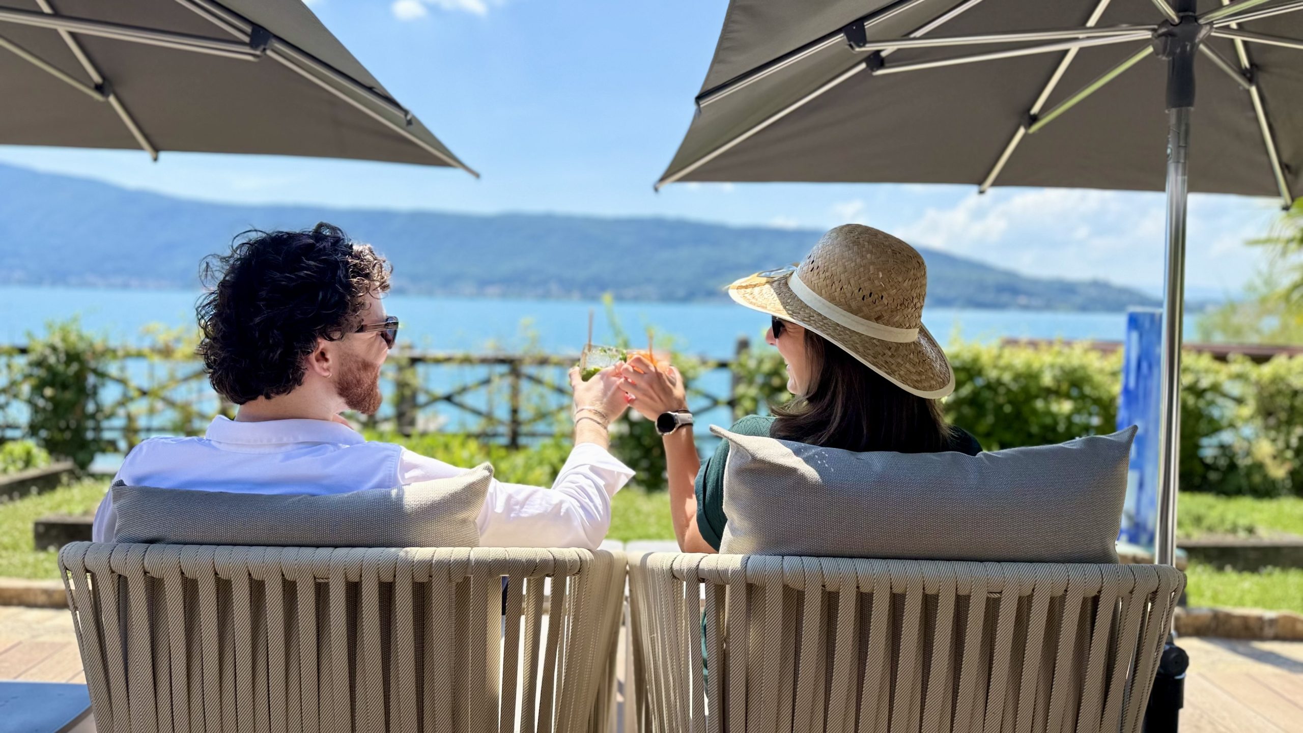 alt="Vue lac du restaurant Le Récif au bord du lac d’Annecy"